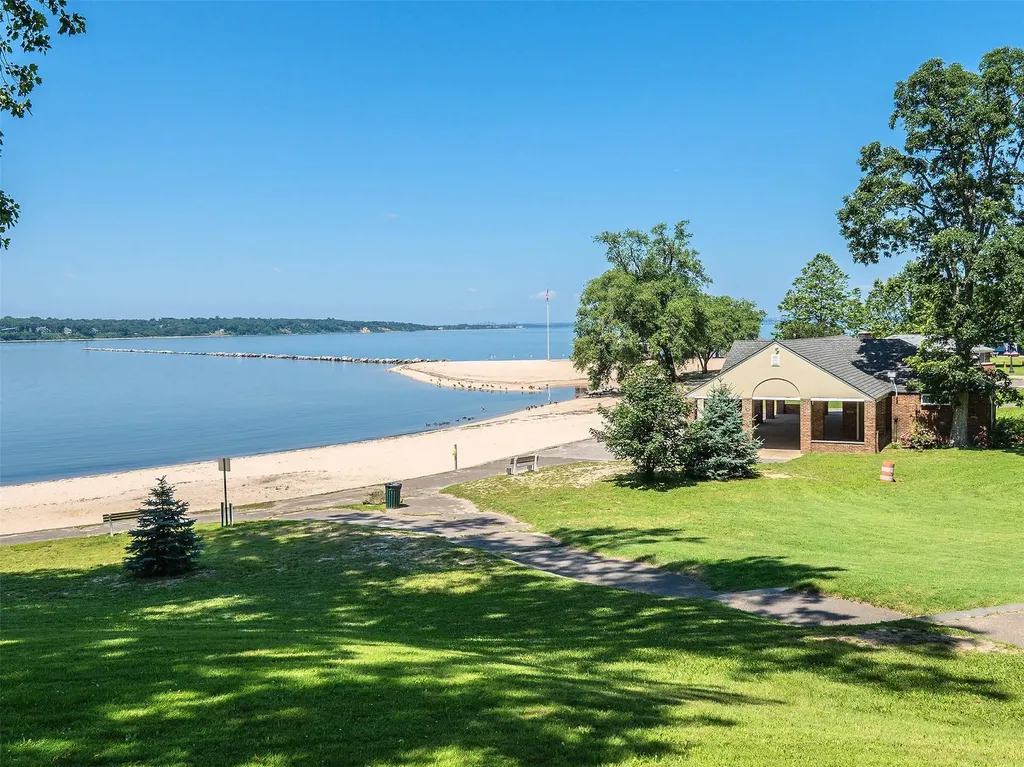 1 Barry Drive Glen Cove NY 11542