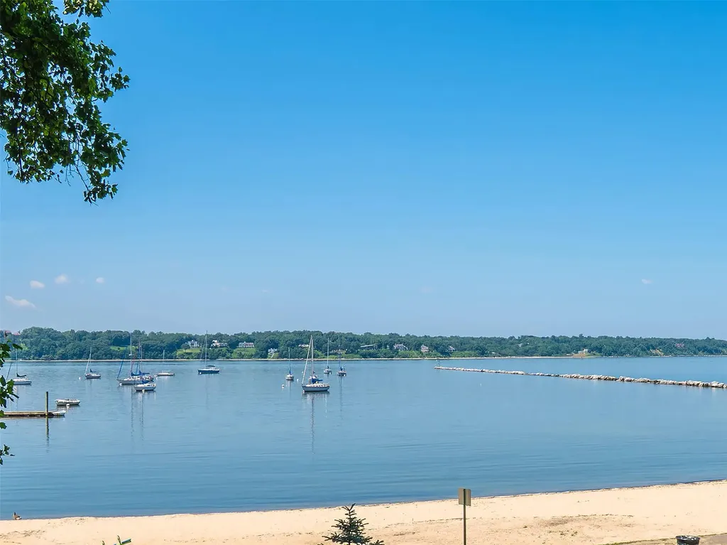 1 Barry Drive Glen Cove NY 11542