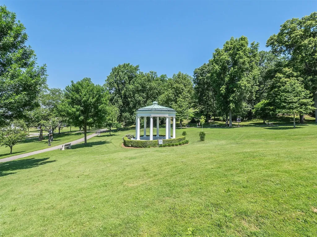 1 Barry Drive Glen Cove NY 11542