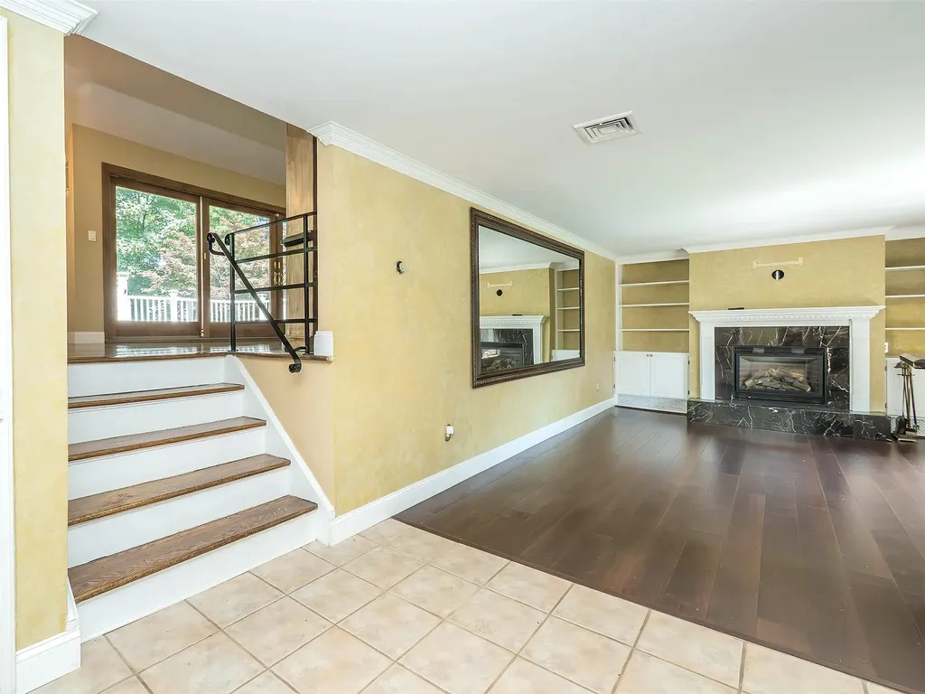 1 Barry Drive Glen Cove NY 11542