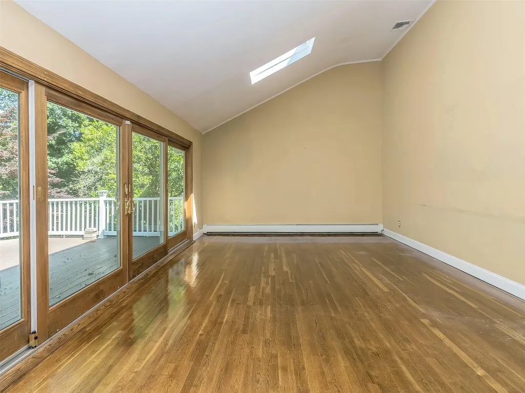 1 Barry Drive Glen Cove NY 11542