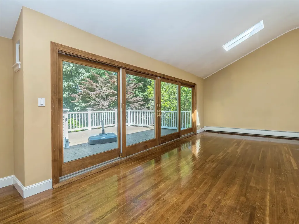 1 Barry Drive Glen Cove NY 11542