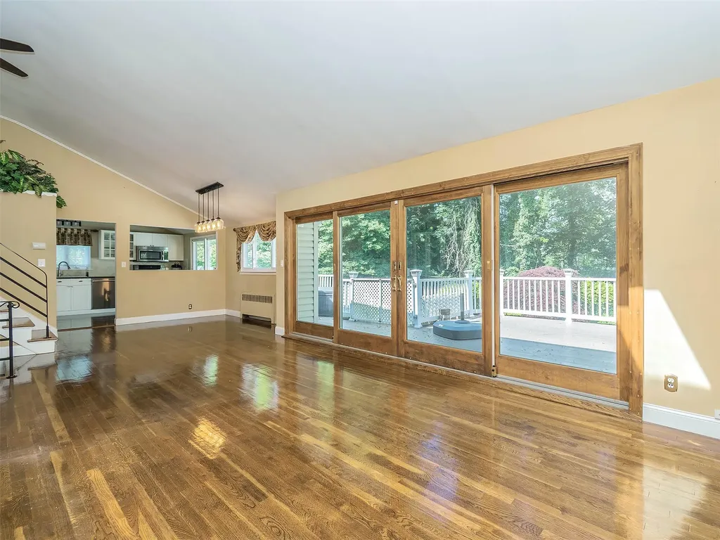 1 Barry Drive Glen Cove NY 11542