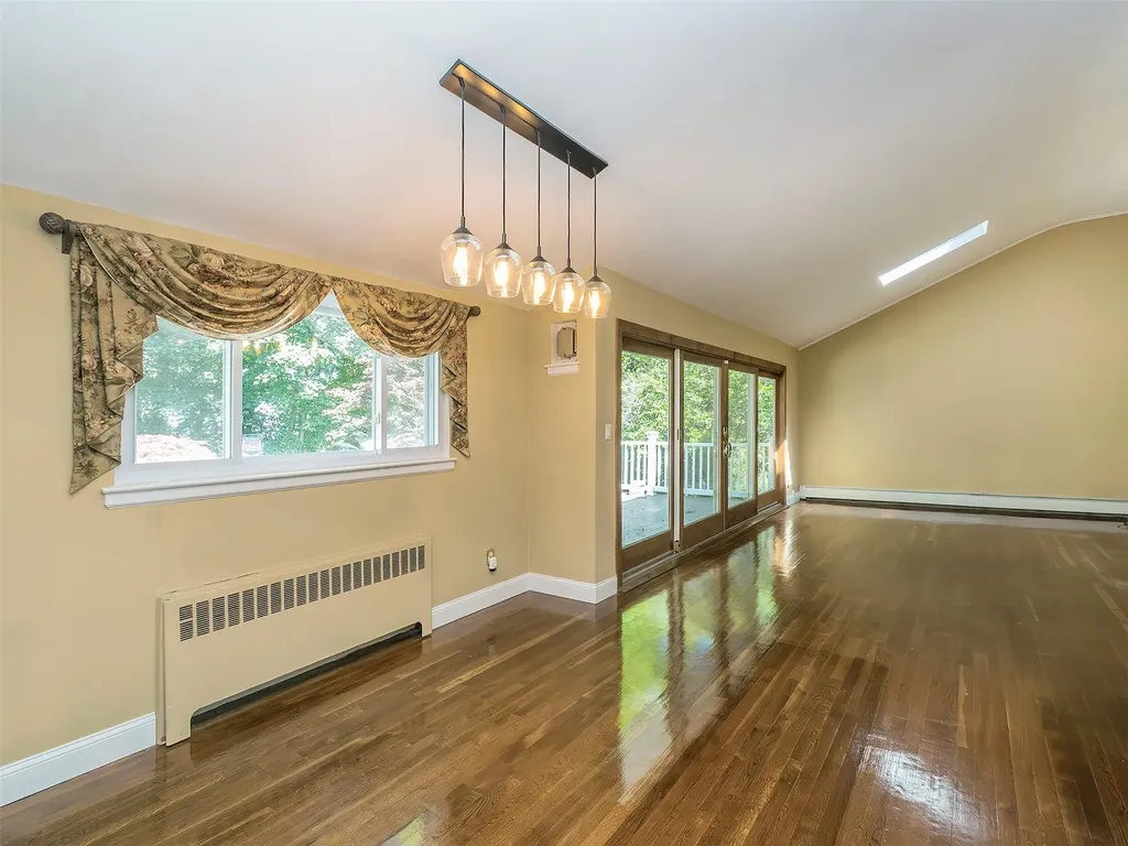 1 Barry Drive Glen Cove NY 11542