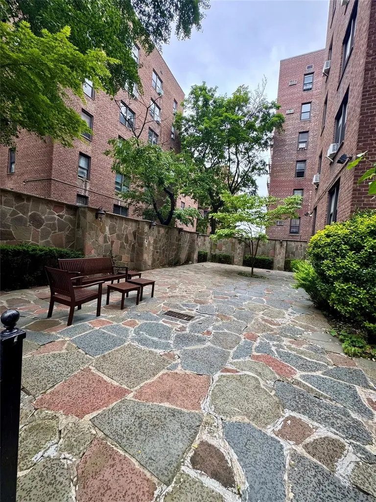 37-27 86 Street Flushing NY 11372