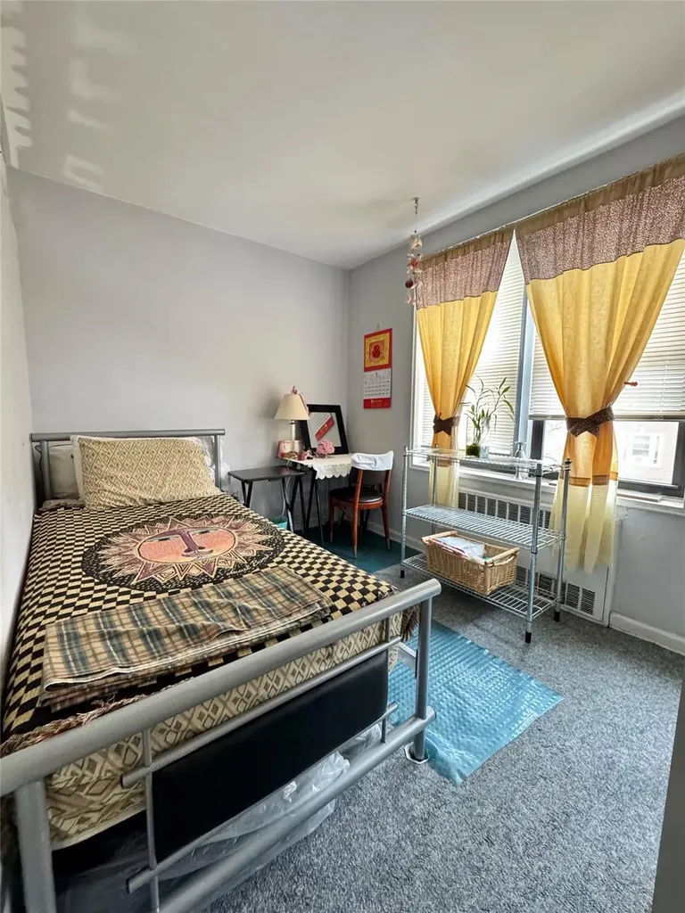 37-27 86 Street Flushing NY 11372