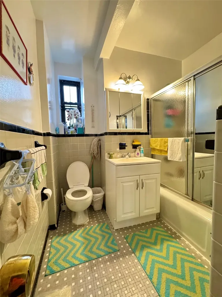37-27 86 Street Flushing NY 11372