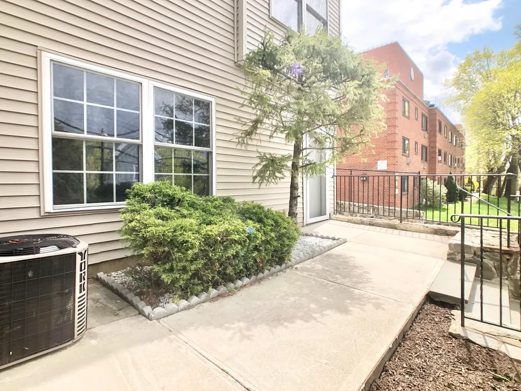 327 W Post Road White Plains NY 10606