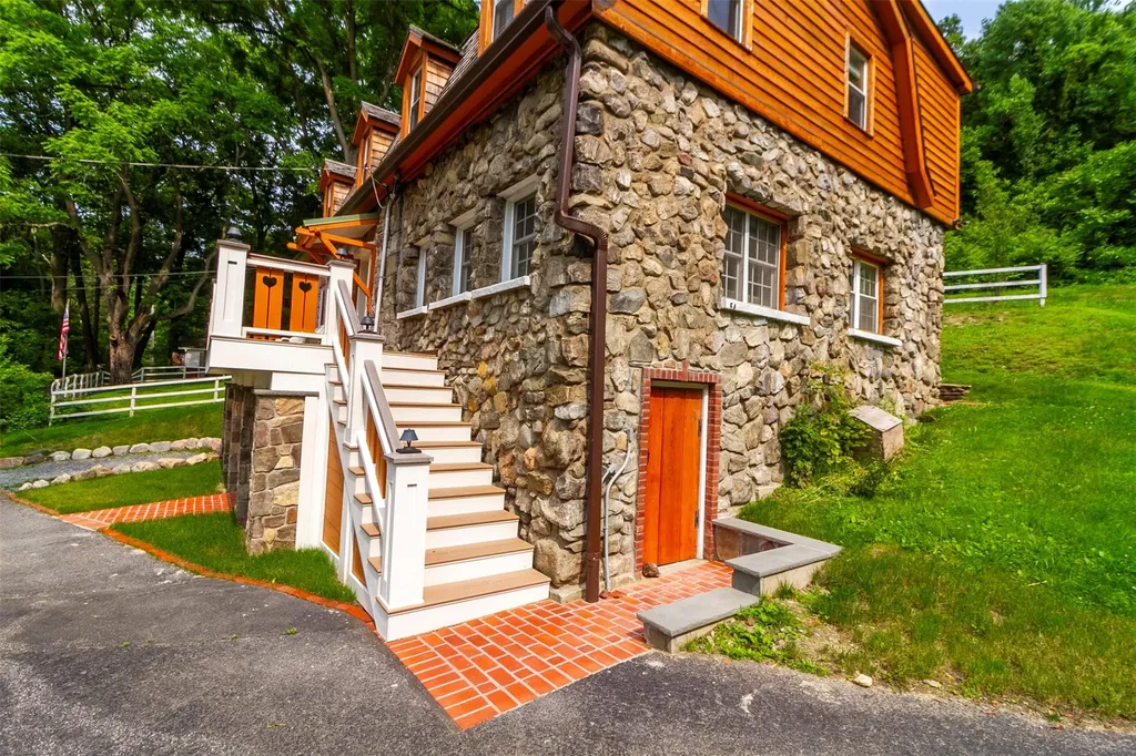 143 Mountain Lane Beacon NY 12508