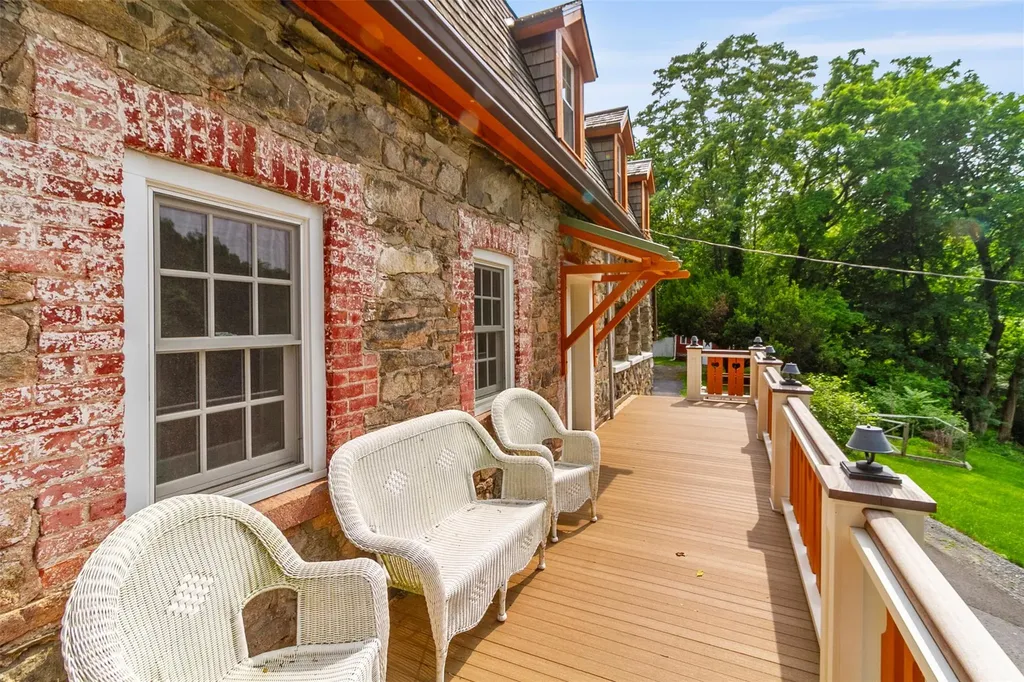 143 Mountain Lane Beacon NY 12508
