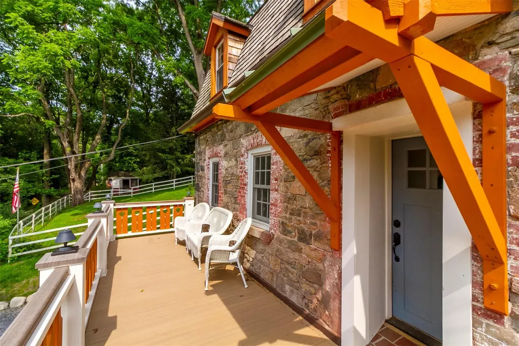 143 Mountain Lane Beacon NY 12508