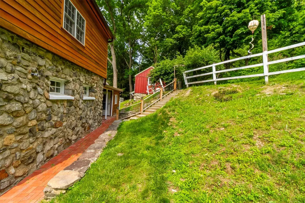 143 Mountain Lane Beacon NY 12508