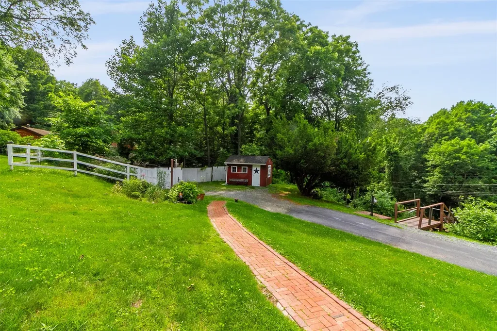 143 Mountain Lane Beacon NY 12508