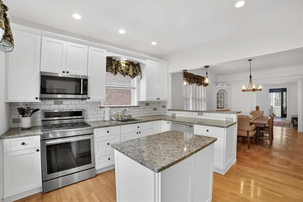 131 E 238th Street Bronx NY 10470