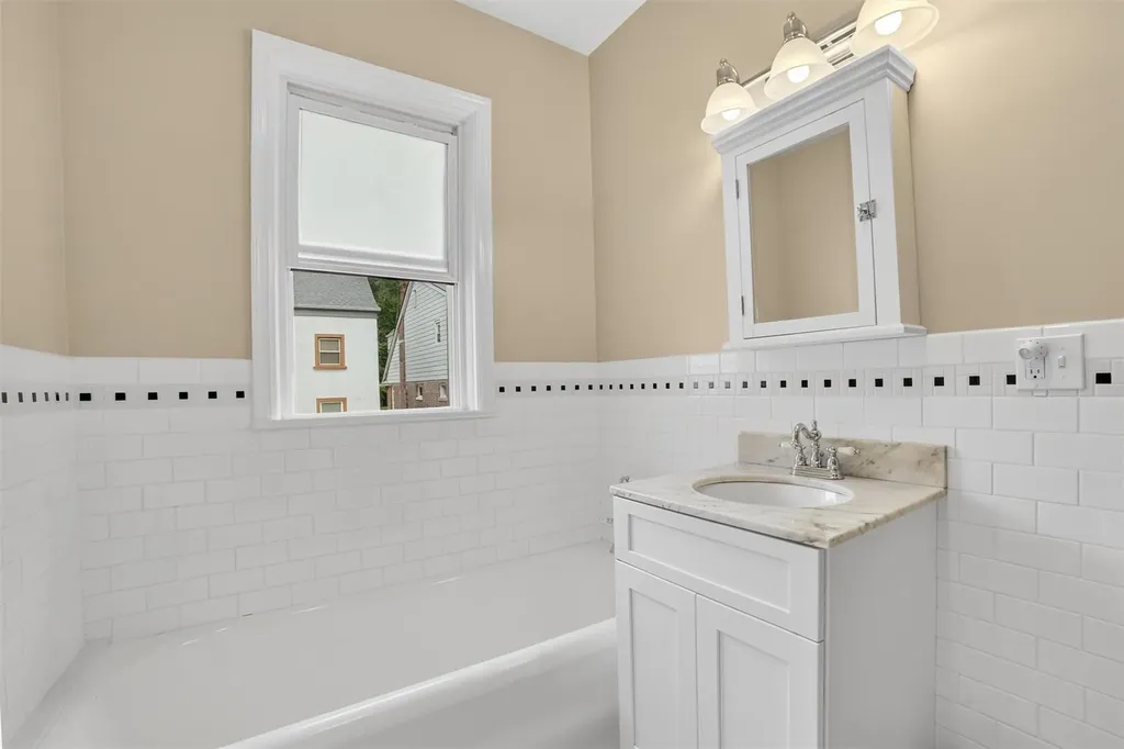 131 E 238th Street Bronx NY 10470
