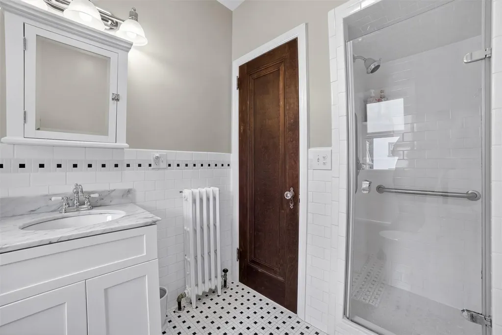 131 E 238th Street Bronx NY 10470