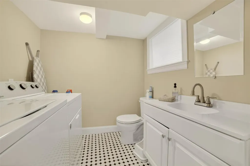 131 E 238th Street Bronx NY 10470