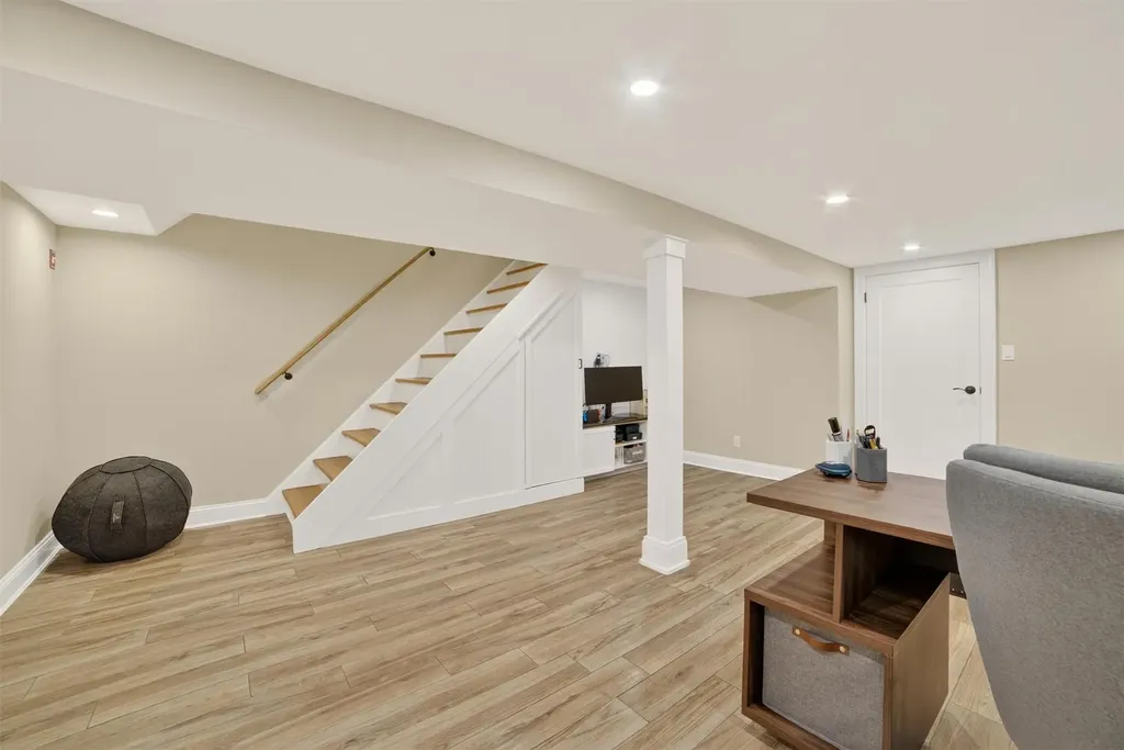131 E 238th Street Bronx NY 10470