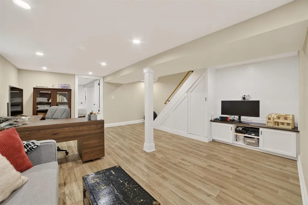 131 E 238th Street Bronx NY 10470