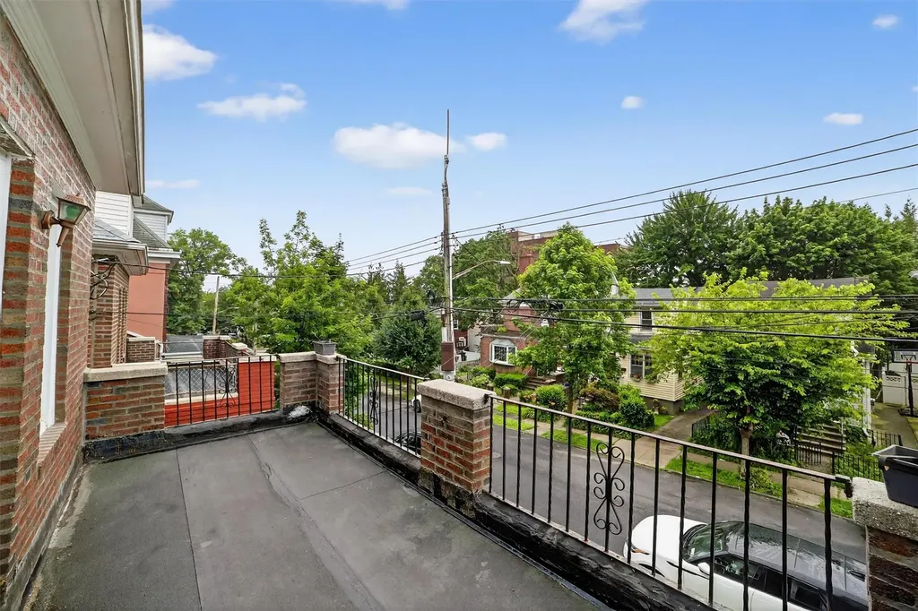 131 E 238th Street Bronx NY 10470