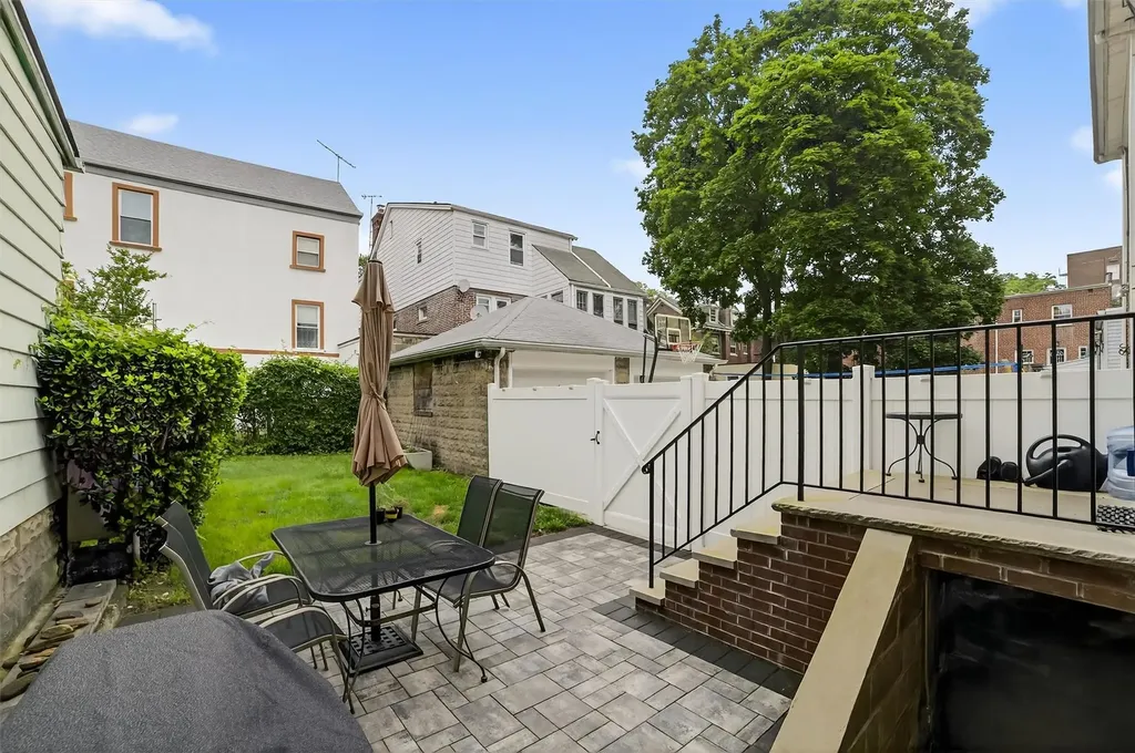 131 E 238th Street Bronx NY 10470