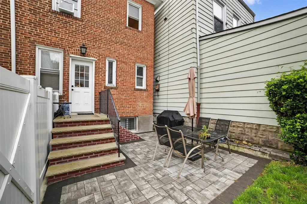131 E 238th Street Bronx NY 10470