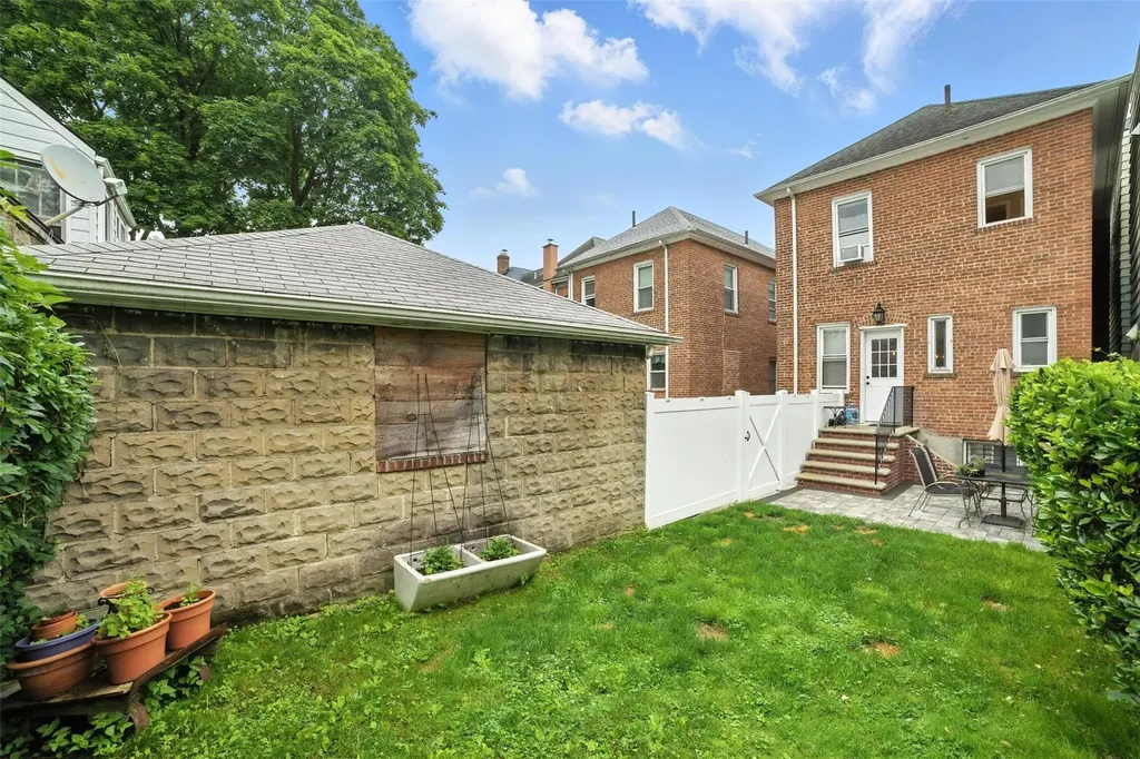 131 E 238th Street Bronx NY 10470