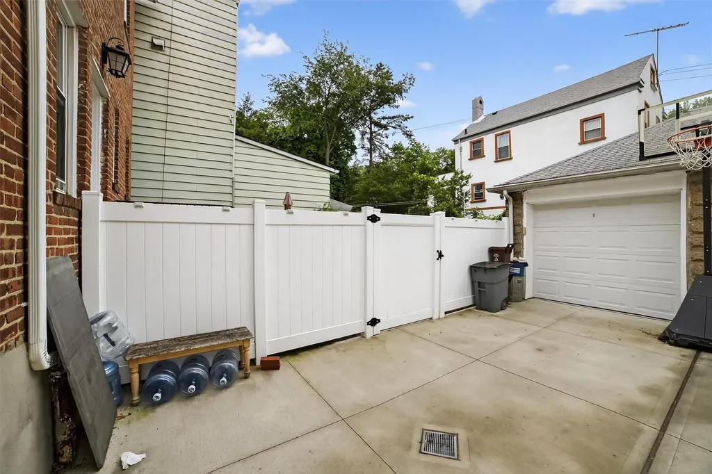 131 E 238th Street Bronx NY 10470