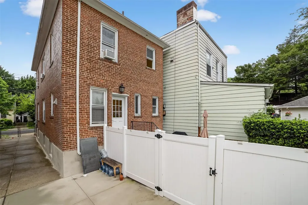 131 E 238th Street Bronx NY 10470