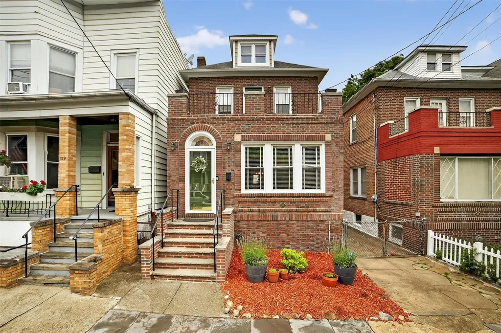 131 E 238th Street Bronx NY 10470