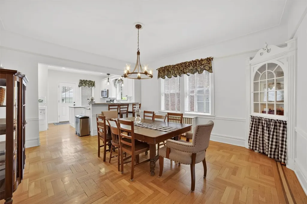 131 E 238th Street Bronx NY 10470