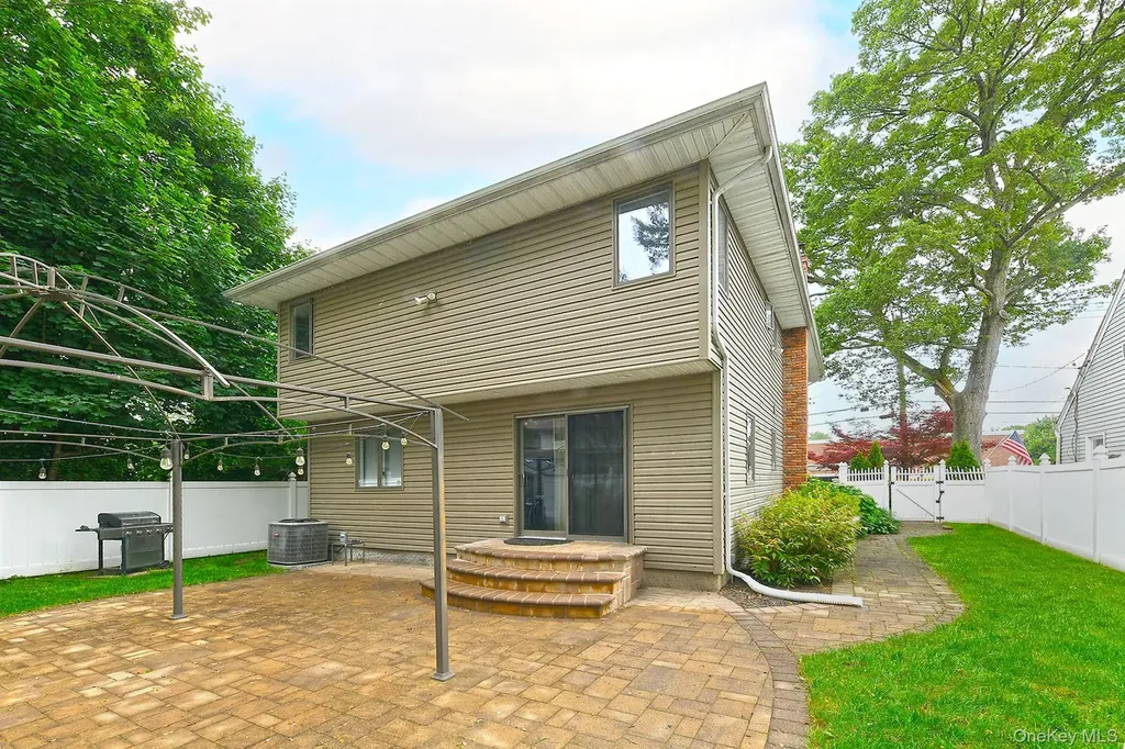 36 Dawes Avenue Syosset NY 11791
