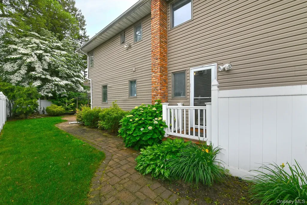 36 Dawes Avenue Syosset NY 11791
