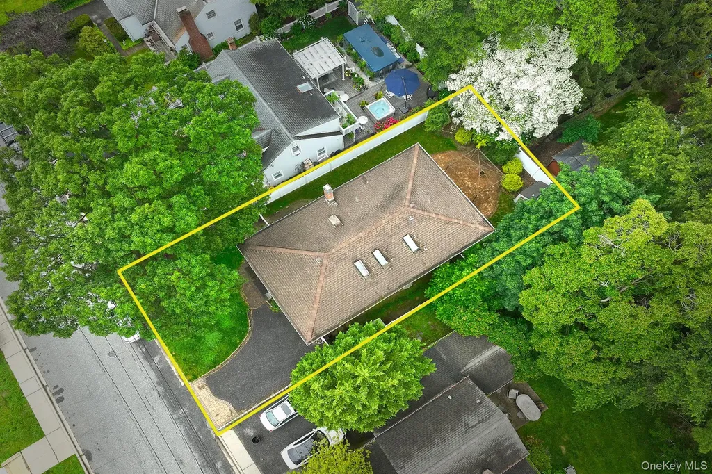 36 Dawes Avenue Syosset NY 11791