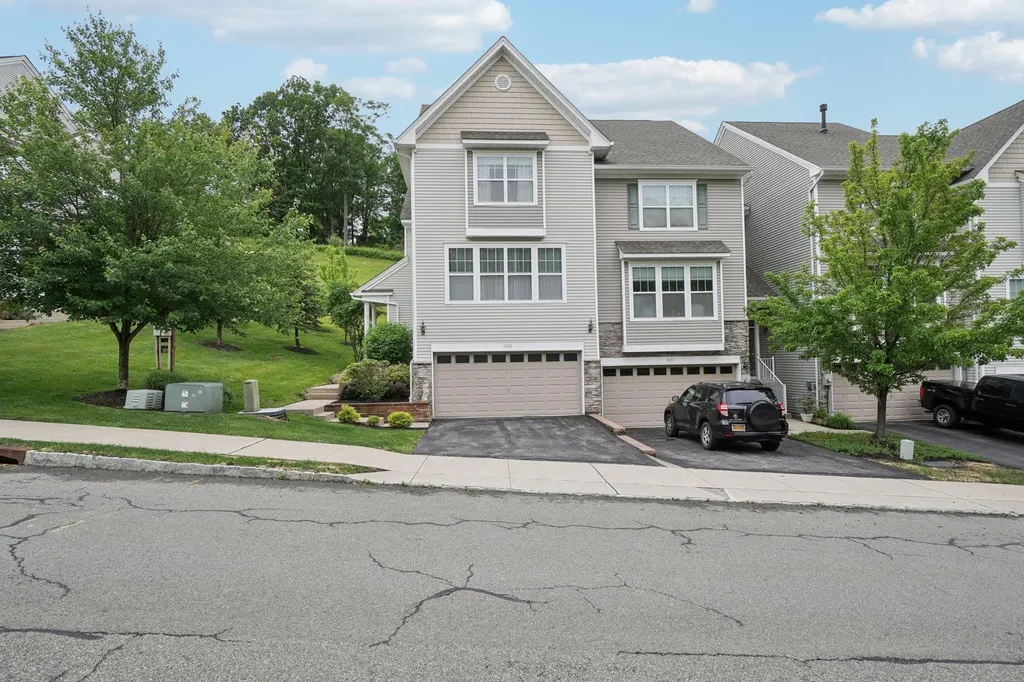 2602 Hawthorn Way New Windsor NY 12553