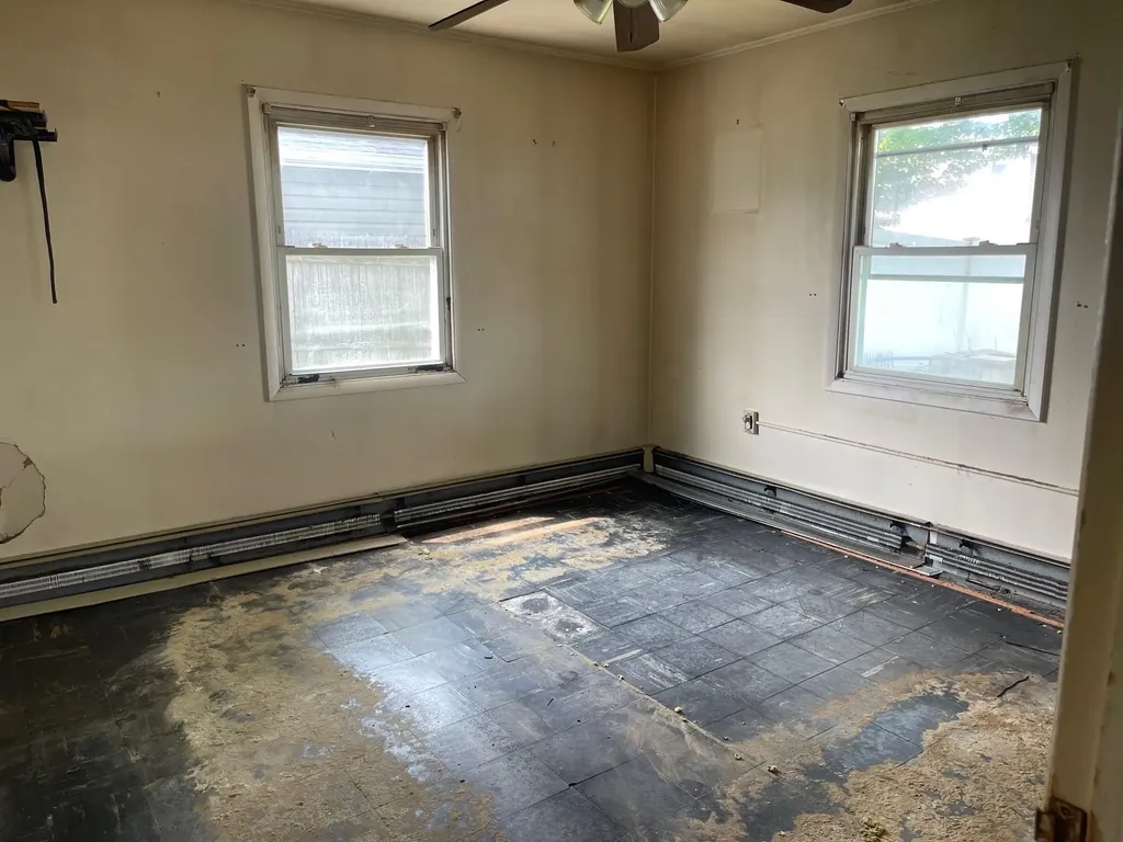 84 Rope Lane Levittown NY 11756