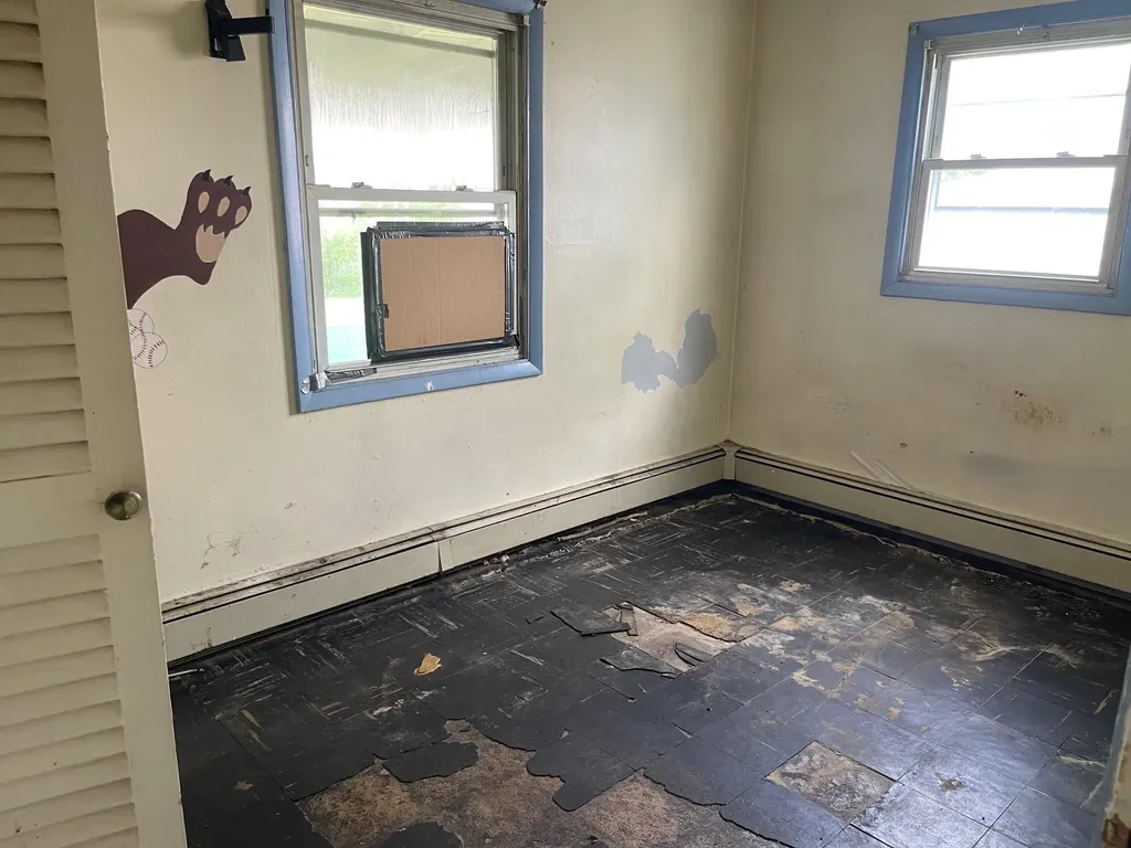 84 Rope Lane Levittown NY 11756