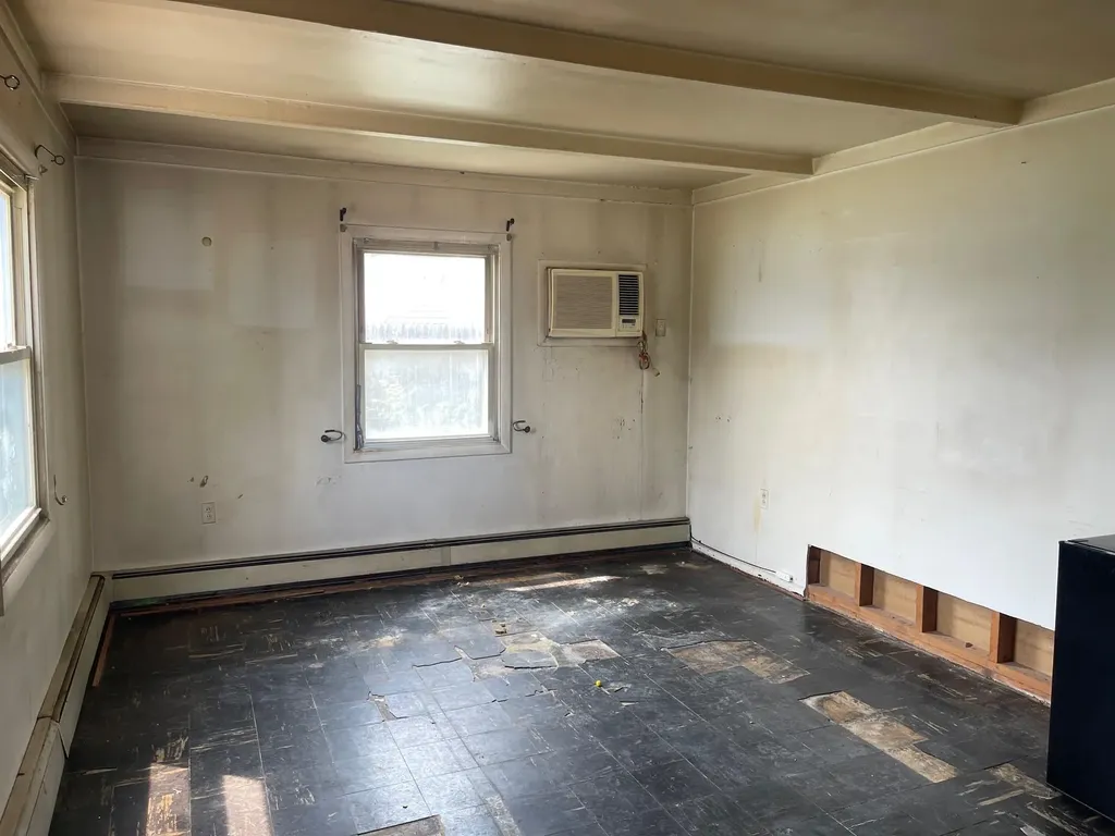 84 Rope Lane Levittown NY 11756
