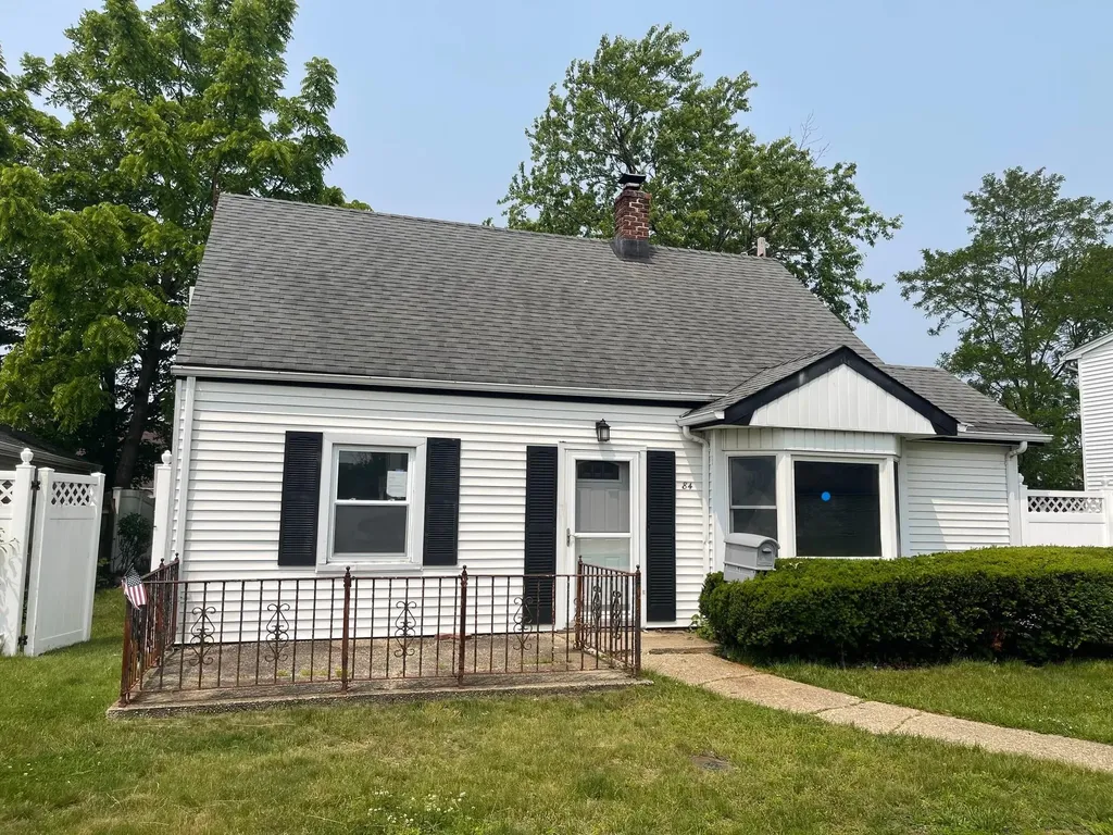 84 Rope Lane Levittown NY 11756