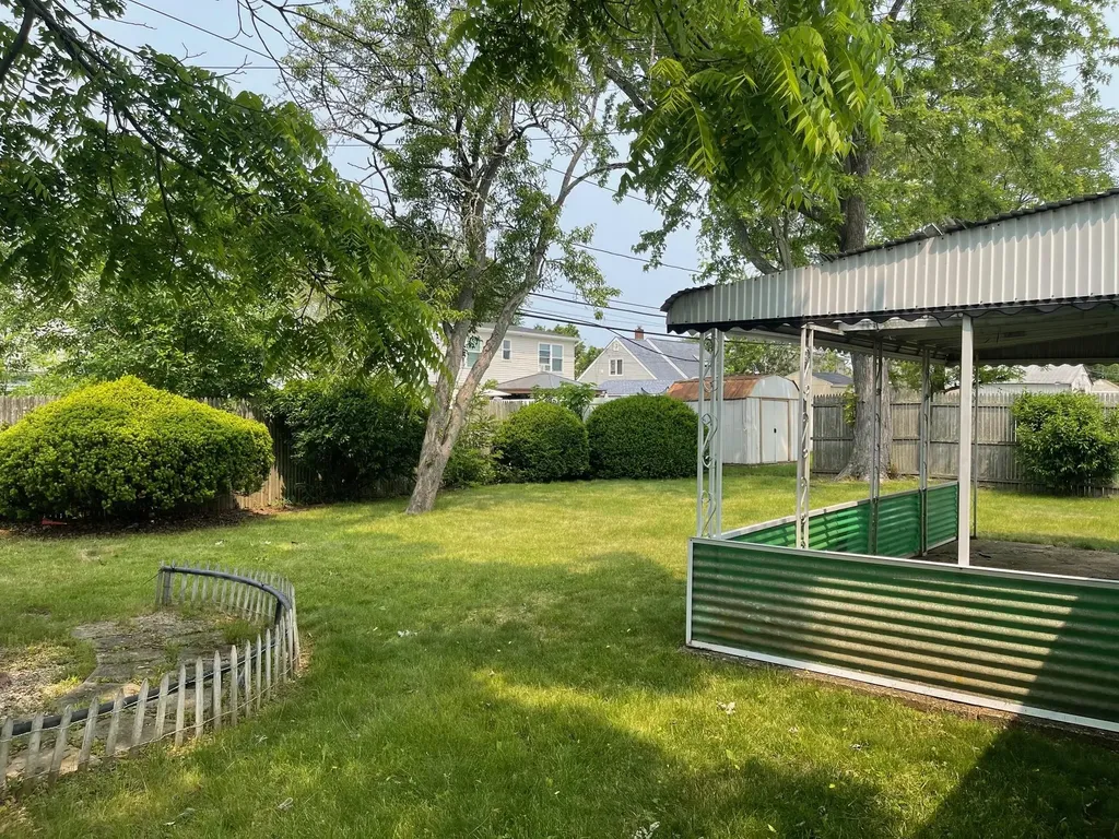 84 Rope Lane Levittown NY 11756