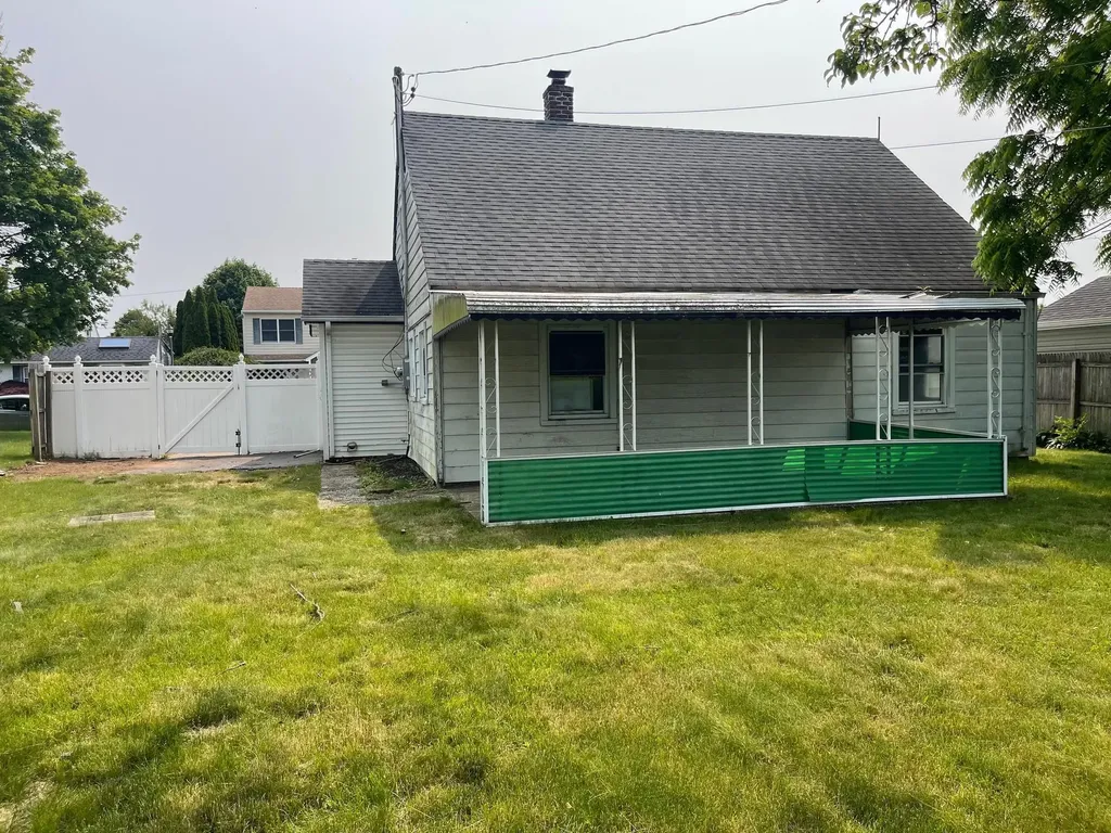 84 Rope Lane Levittown NY 11756