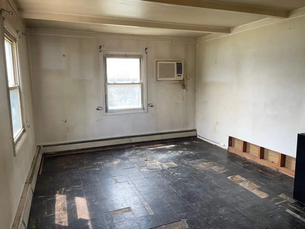 84 Rope Lane Levittown NY 11756