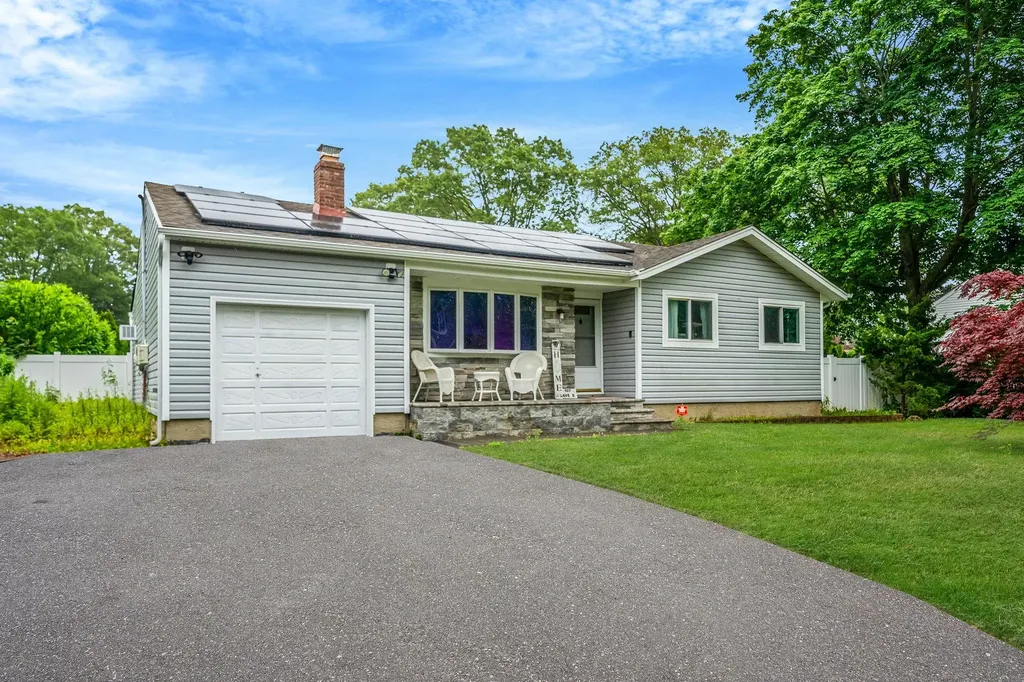 107 Avenue E Holbrook NY 11741