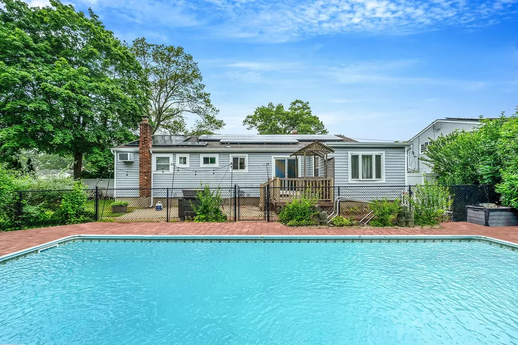 107 Avenue E Holbrook NY 11741