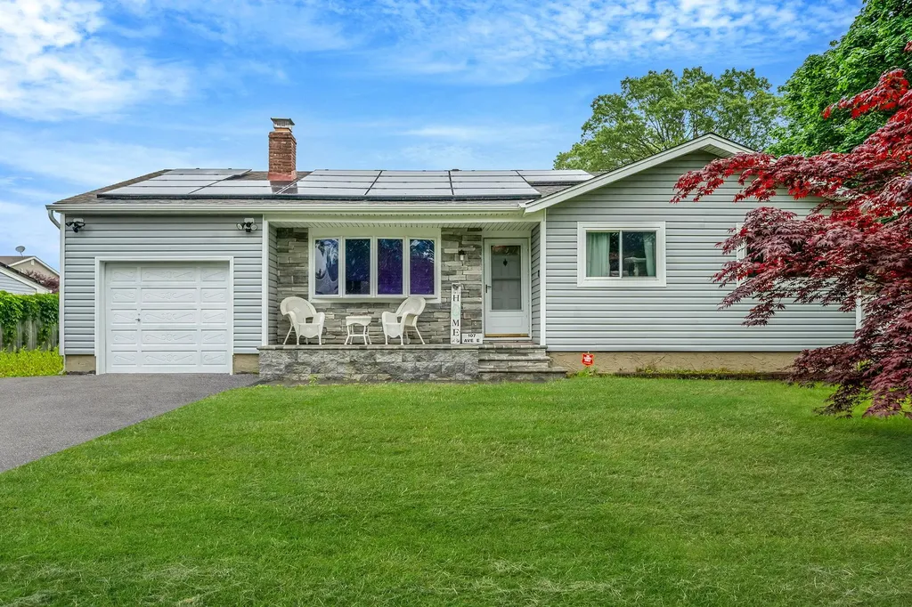 107 Avenue E Holbrook NY 11741
