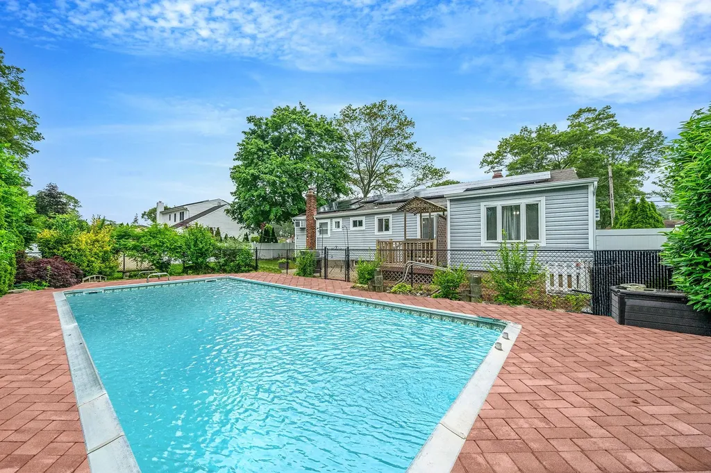 107 Avenue E Holbrook NY 11741