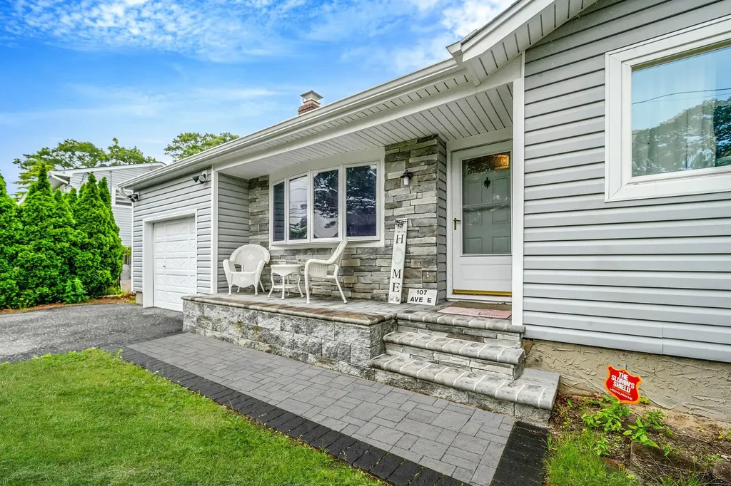 107 Avenue E Holbrook NY 11741
