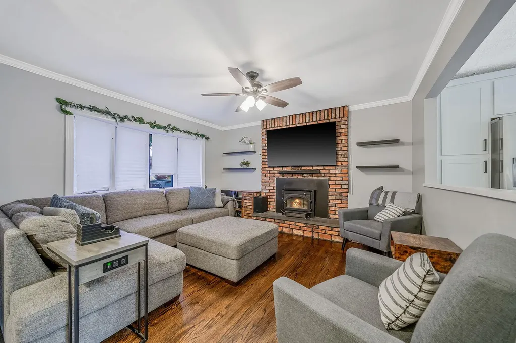 107 Avenue E Holbrook NY 11741