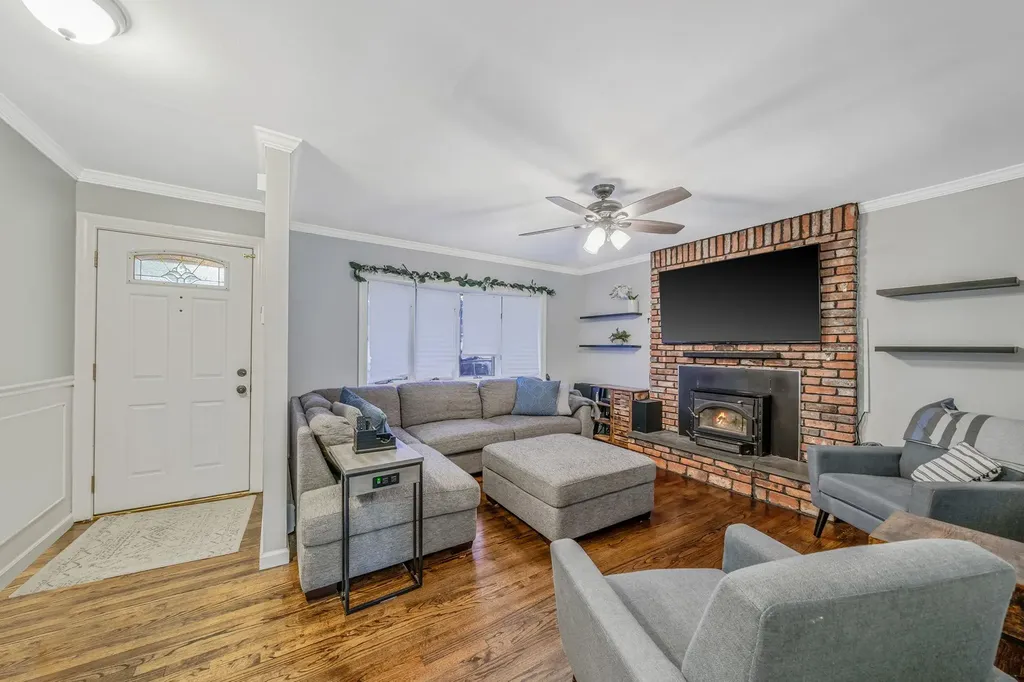 107 Avenue E Holbrook NY 11741