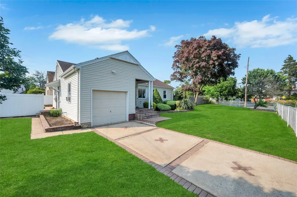 189 Stanton Boulevard Uniondale NY 11553